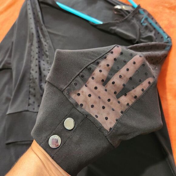 Jones New York Blouse Size Medium Black Color Mesh Sleeves Stretch - Picture 8 of 12